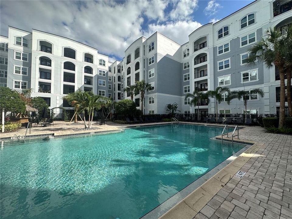 For Sale: $165,000 (1 beds, 1 baths, 685 Square Feet)