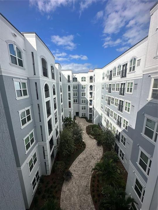 For Sale: $165,000 (1 beds, 1 baths, 685 Square Feet)