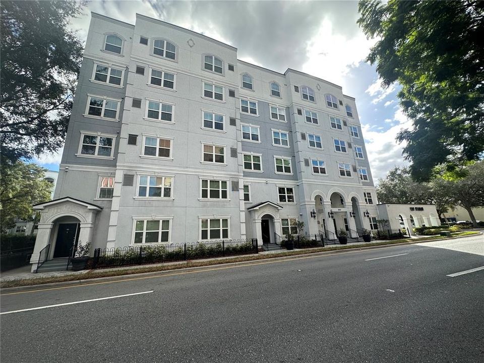 For Sale: $165,000 (1 beds, 1 baths, 685 Square Feet)