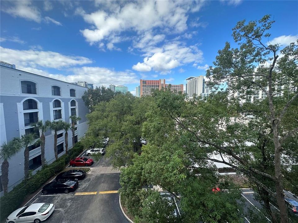 For Sale: $165,000 (1 beds, 1 baths, 685 Square Feet)