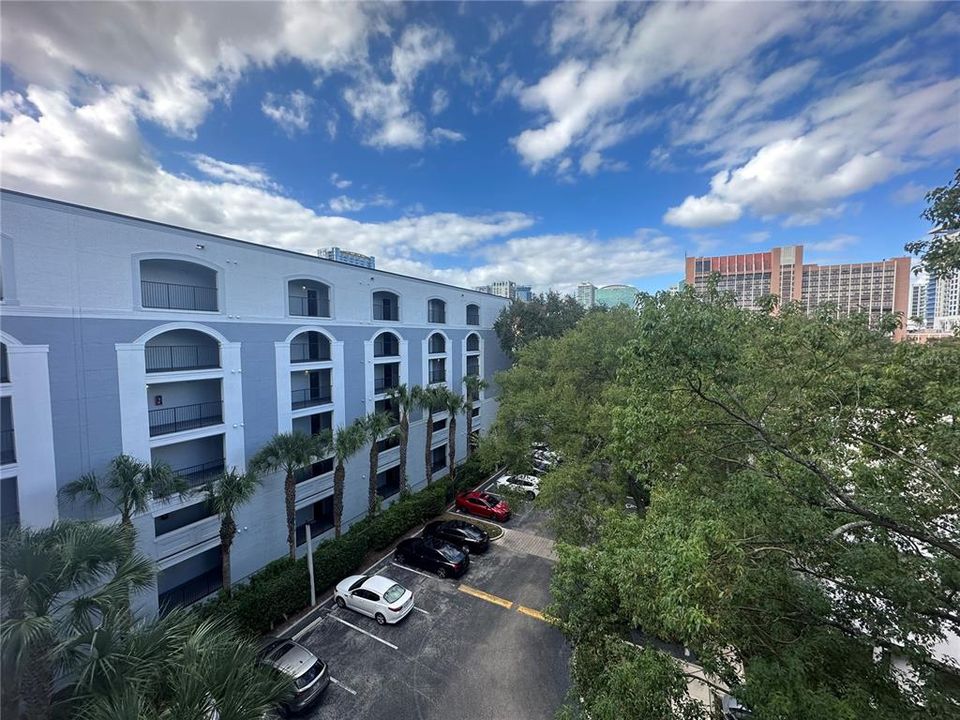 For Sale: $165,000 (1 beds, 1 baths, 685 Square Feet)