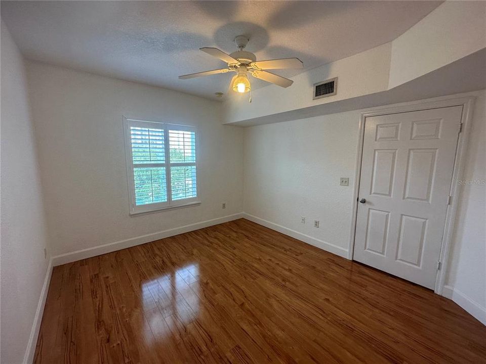 For Sale: $165,000 (1 beds, 1 baths, 685 Square Feet)