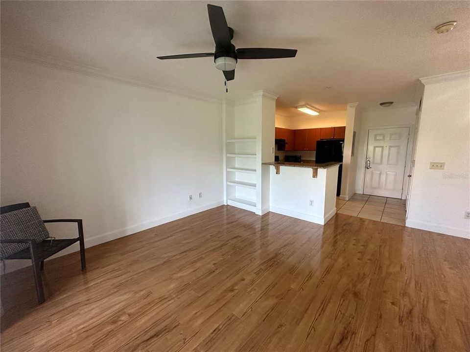 For Sale: $165,000 (1 beds, 1 baths, 685 Square Feet)