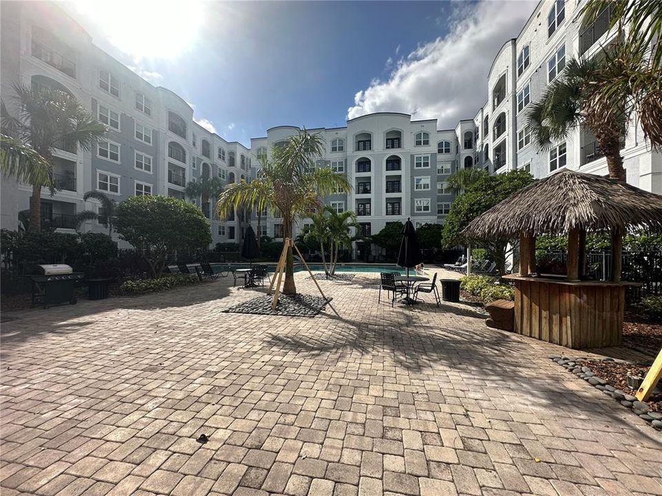 For Sale: $165,000 (1 beds, 1 baths, 685 Square Feet)