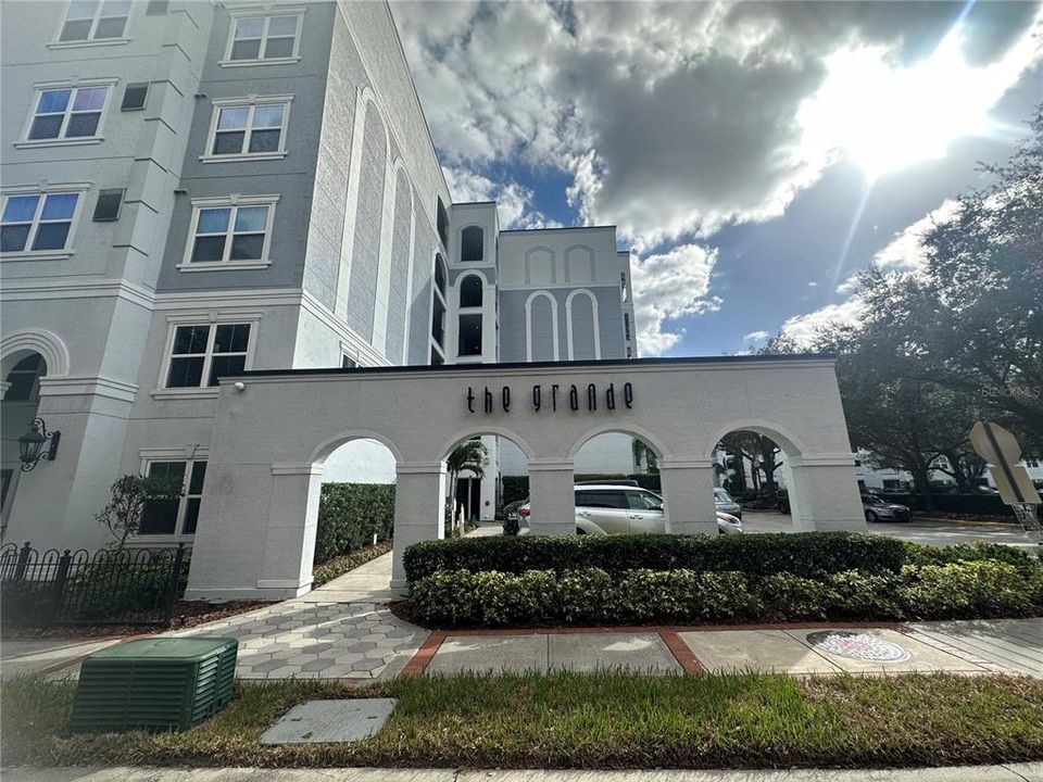 For Sale: $165,000 (1 beds, 1 baths, 685 Square Feet)