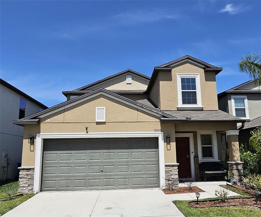 Recently Rented: $2,850 (5 beds, 2 baths, 2415 Square Feet)