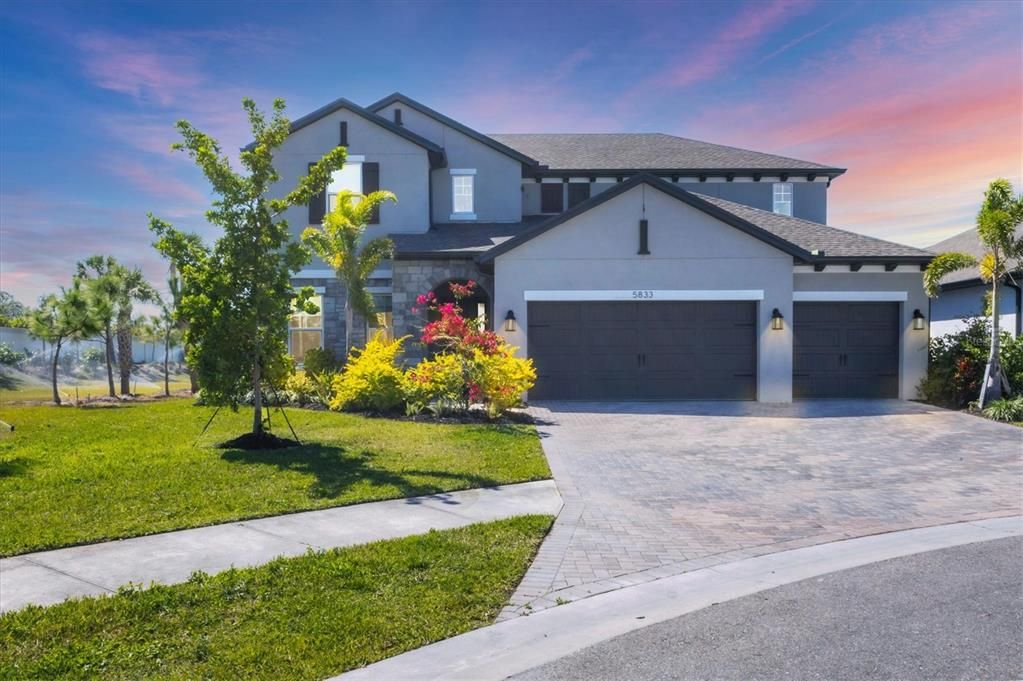 Recently Sold: $1,075,000 (5 beds, 4 baths, 3840 Square Feet)