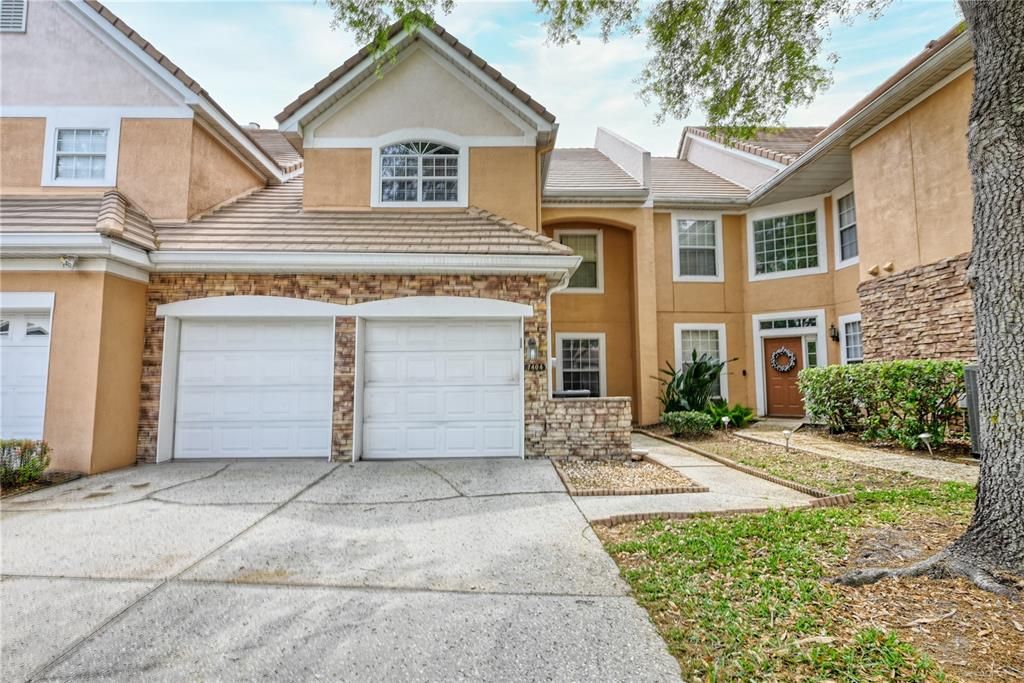 Recently Rented: $2,500 (3 beds, 2 baths, 1985 Square Feet)