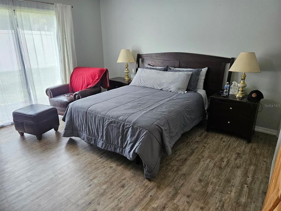 For Sale: $299,900 (2 beds, 2 baths, 1087 Square Feet)