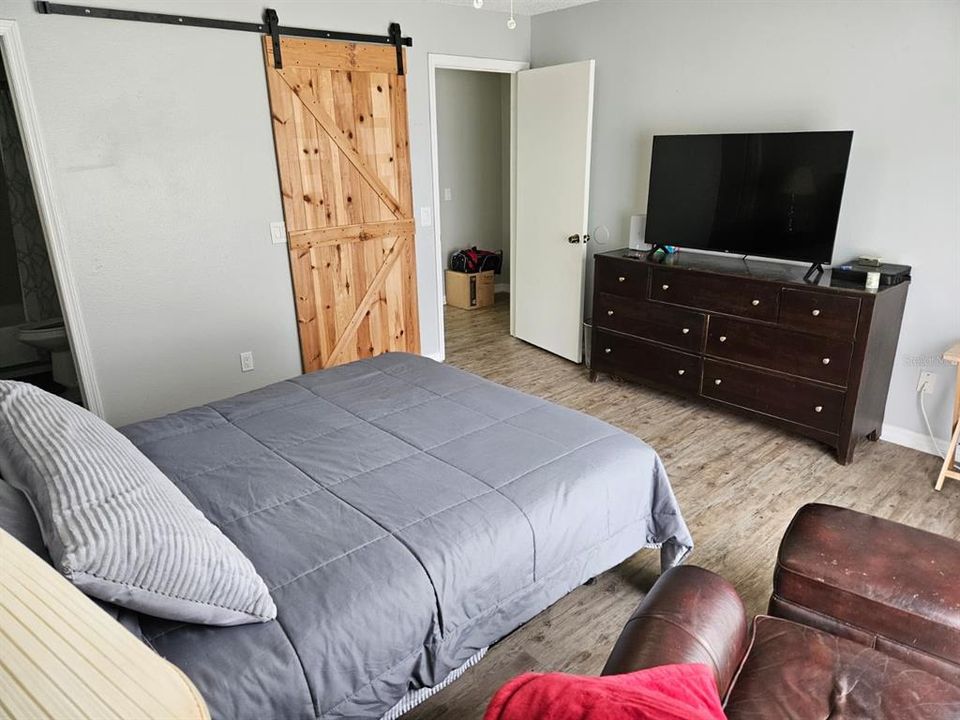 For Sale: $299,900 (2 beds, 2 baths, 1087 Square Feet)