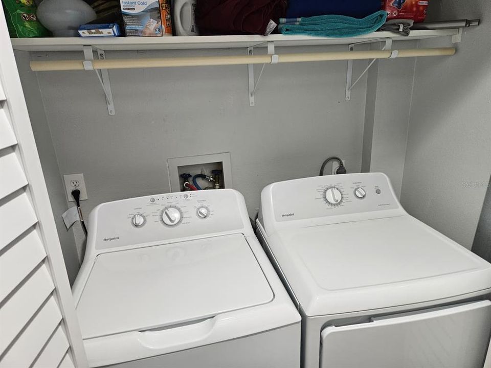 For Sale: $299,900 (2 beds, 2 baths, 1087 Square Feet)