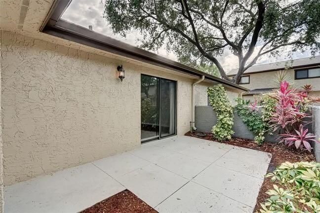 For Sale: $299,900 (2 beds, 2 baths, 1087 Square Feet)