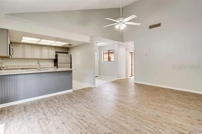 For Sale: $299,900 (2 beds, 2 baths, 1087 Square Feet)