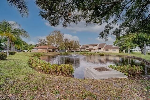 For Sale: $299,900 (2 beds, 2 baths, 1087 Square Feet)