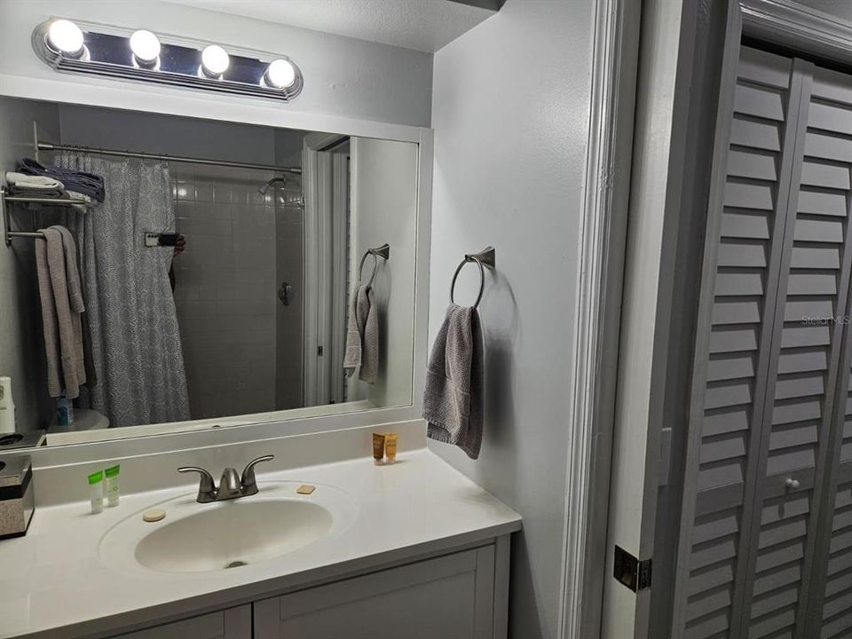 For Sale: $299,900 (2 beds, 2 baths, 1087 Square Feet)