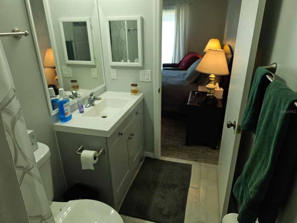 For Sale: $299,900 (2 beds, 2 baths, 1087 Square Feet)