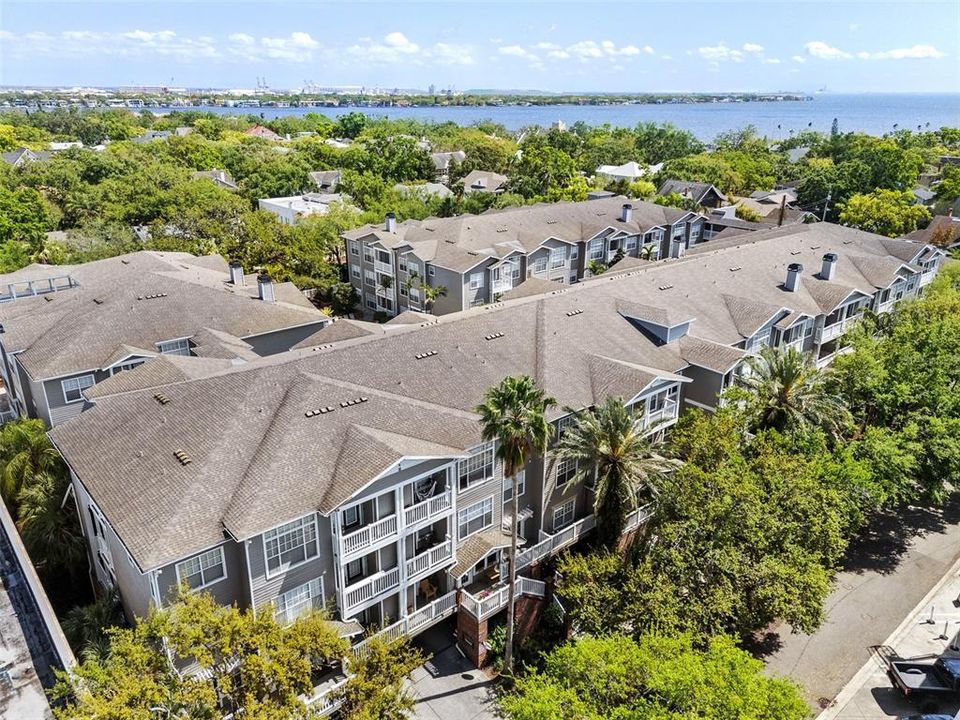 Recently Sold: $448,000 (1 beds, 1 baths, 880 Square Feet)