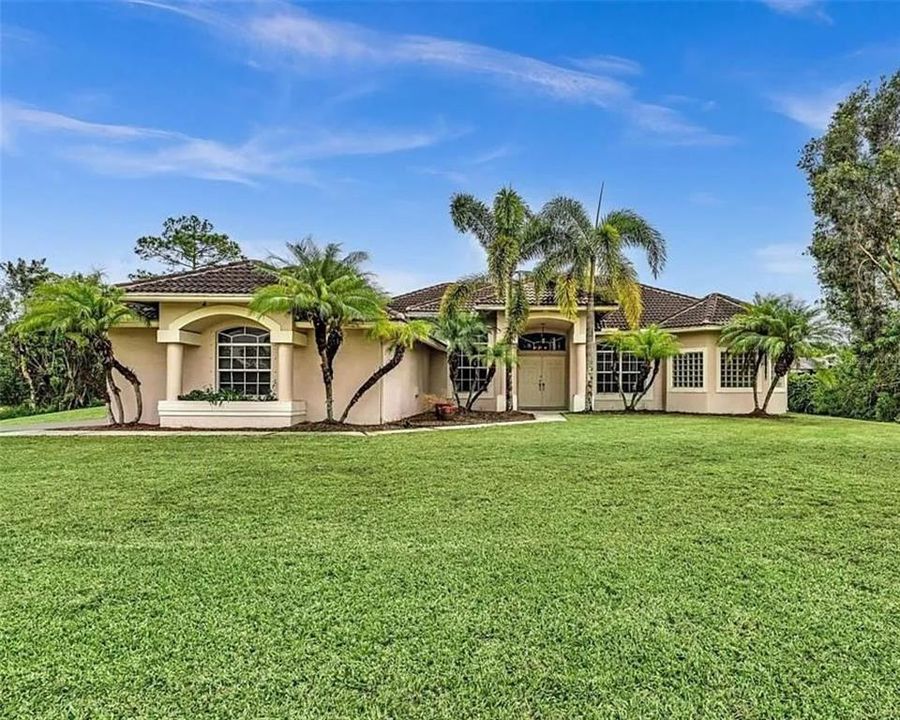 Recently Sold: $650,000 (4 beds, 3 baths, 2519 Square Feet)