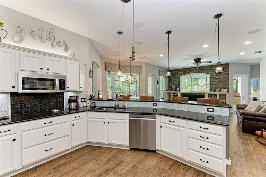 For Sale: $919,000 (4 beds, 3 baths, 2766 Square Feet)