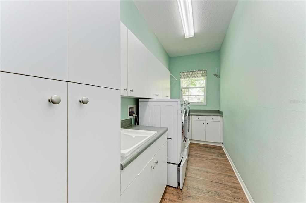 For Sale: $919,000 (4 beds, 3 baths, 2766 Square Feet)