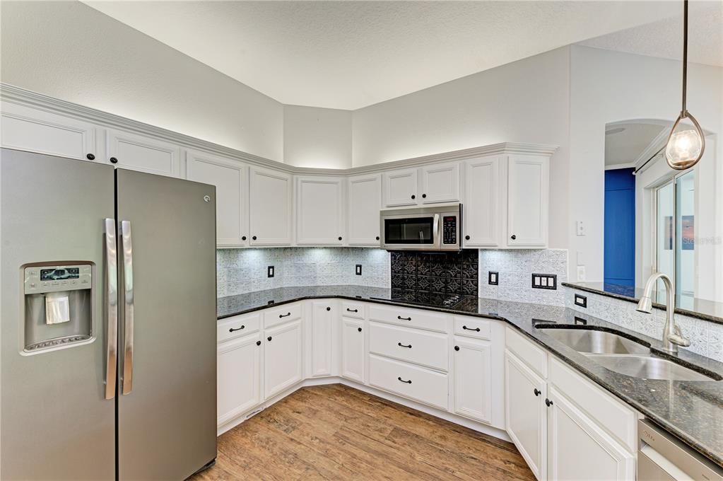 For Sale: $919,000 (4 beds, 3 baths, 2766 Square Feet)