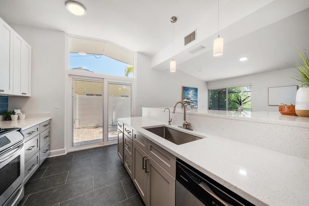 待售: $815,000 (2 贝兹, 2 浴室, 1484 平方英尺)