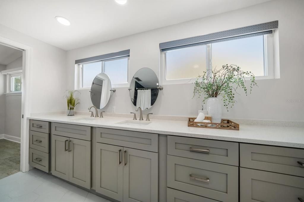 待售: $815,000 (2 贝兹, 2 浴室, 1484 平方英尺)