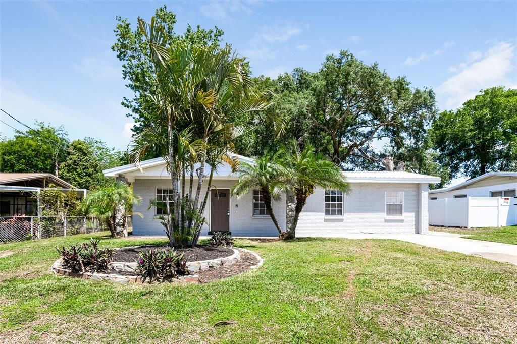 Recently Rented: $1,995 (4 beds, 2 baths, 2320 Square Feet)