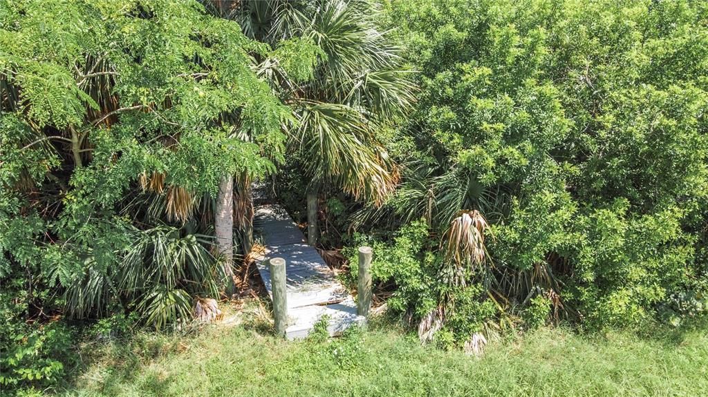 En Venta: $385,000 (0.94 acres)