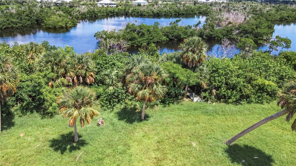 En Venta: $385,000 (0.94 acres)