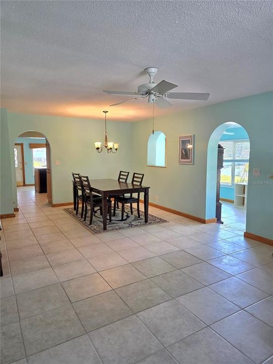 Active With Contract: $359,900 (3 beds, 2 baths, 1733 Square Feet)