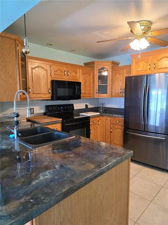 Active With Contract: $359,900 (3 beds, 2 baths, 1733 Square Feet)