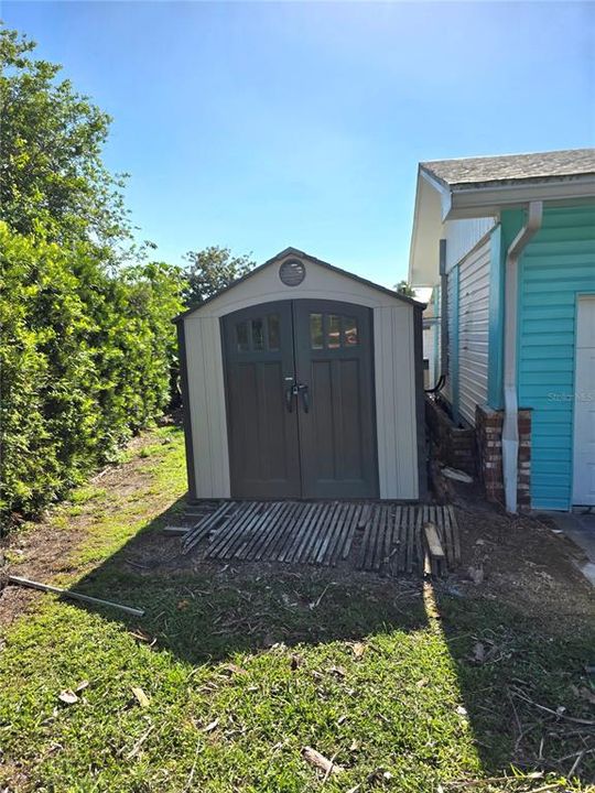 Active With Contract: $359,900 (3 beds, 2 baths, 1733 Square Feet)