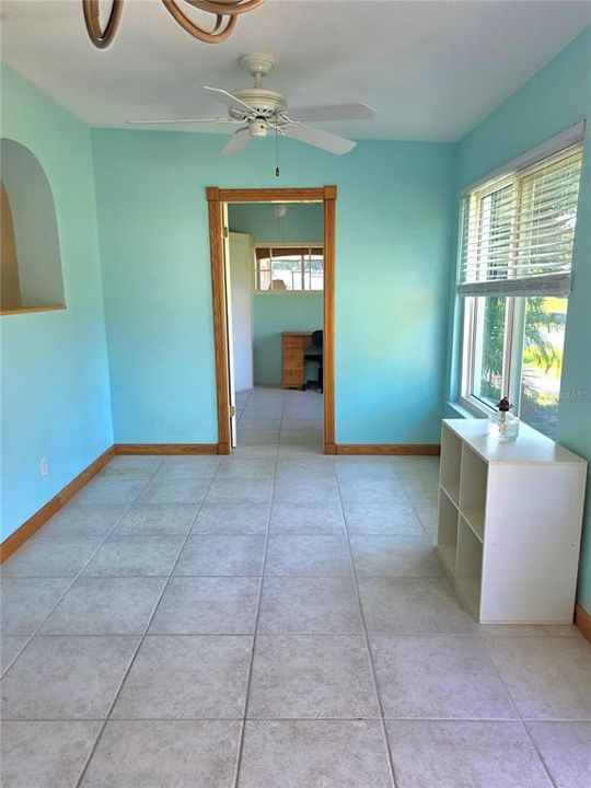 Active With Contract: $359,900 (3 beds, 2 baths, 1733 Square Feet)