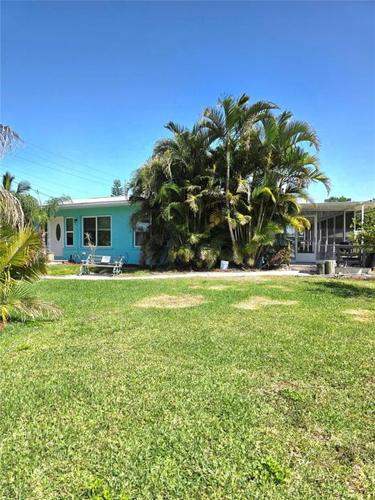 Active With Contract: $359,900 (3 beds, 2 baths, 1733 Square Feet)