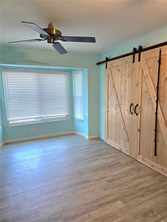 Active With Contract: $359,900 (3 beds, 2 baths, 1733 Square Feet)