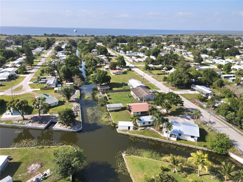 Active With Contract: $359,900 (3 beds, 2 baths, 1733 Square Feet)