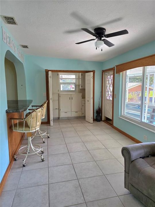 Active With Contract: $359,900 (3 beds, 2 baths, 1733 Square Feet)