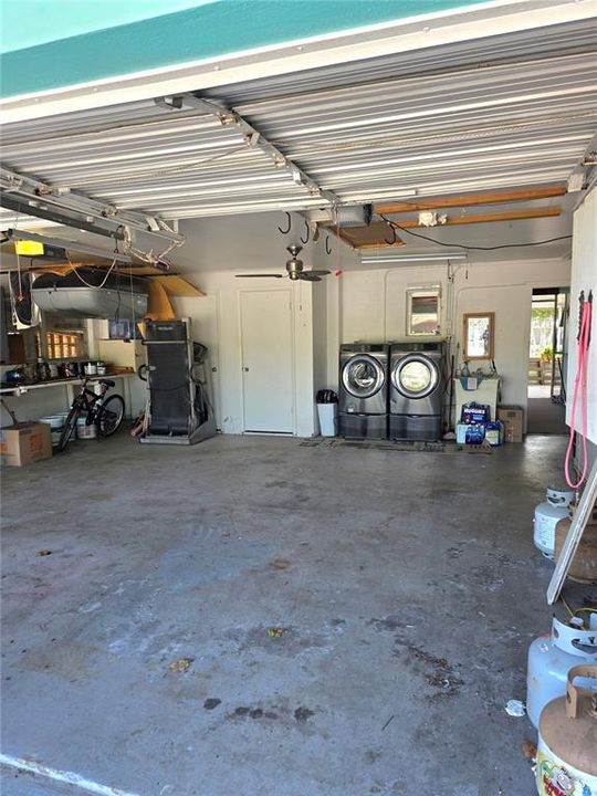 Active With Contract: $359,900 (3 beds, 2 baths, 1733 Square Feet)