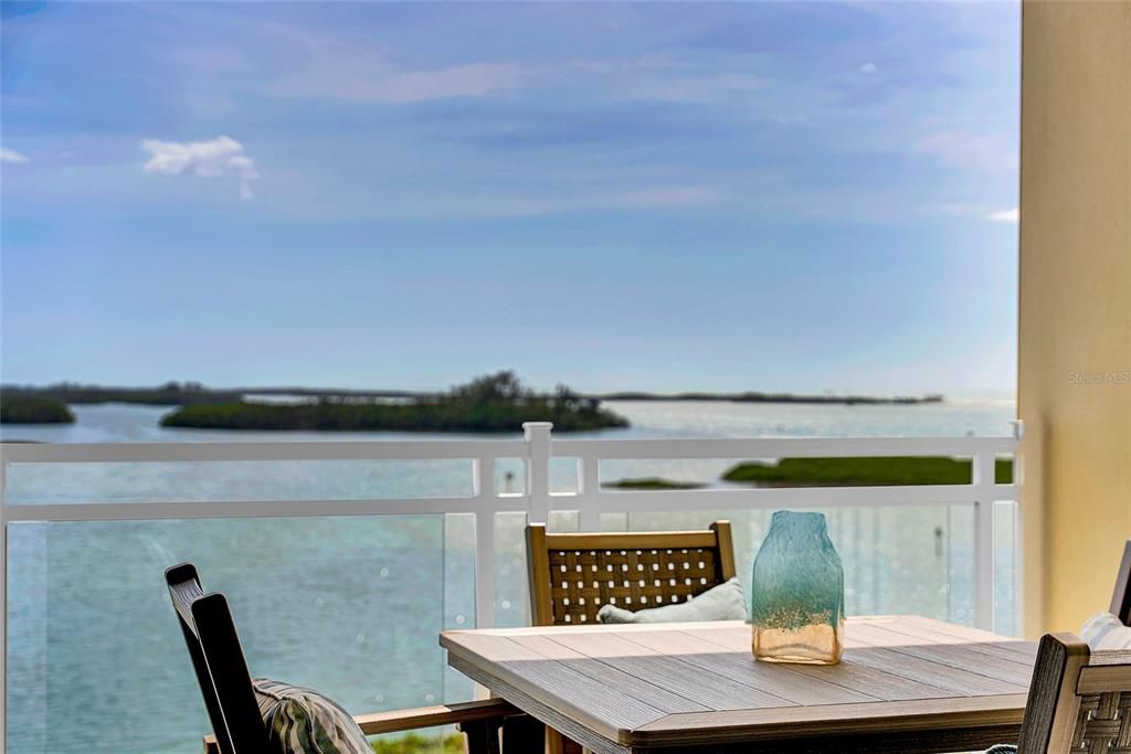 Recently Sold: $2,999,000 (3 beds, 3 baths, 2950 Square Feet)