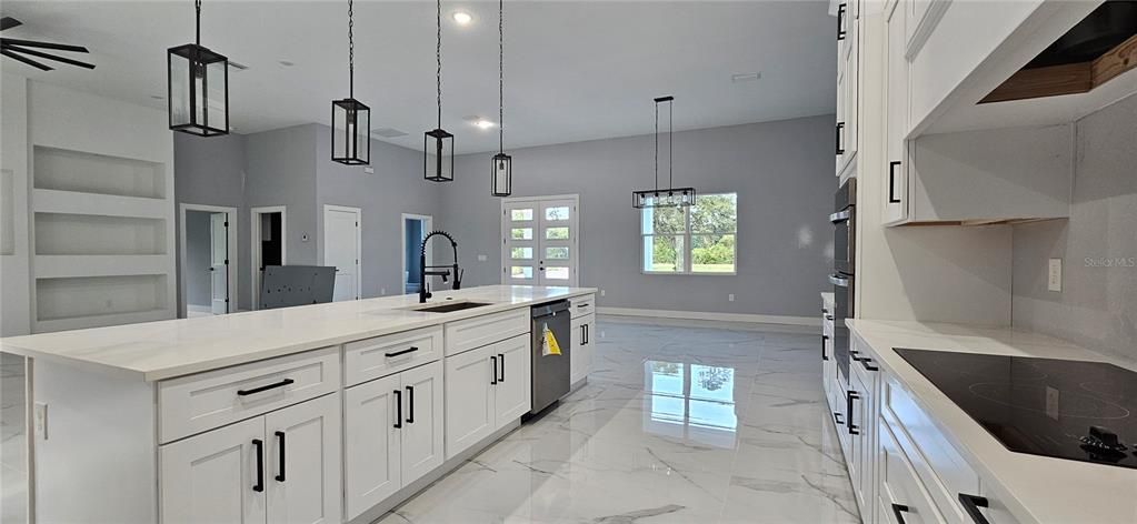 En Venta: $610,000 (4 camas, 3 baños, 2795 Pies cuadrados)