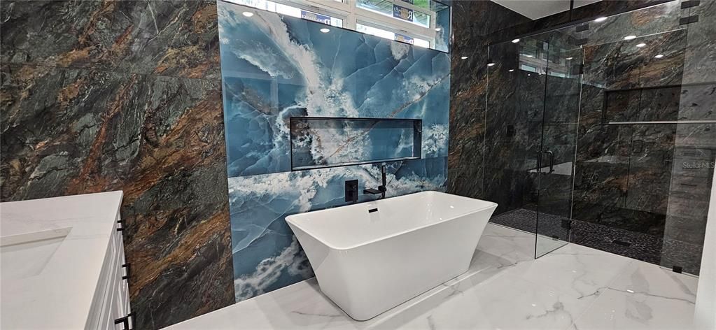 En Venta: $610,000 (4 camas, 3 baños, 2795 Pies cuadrados)