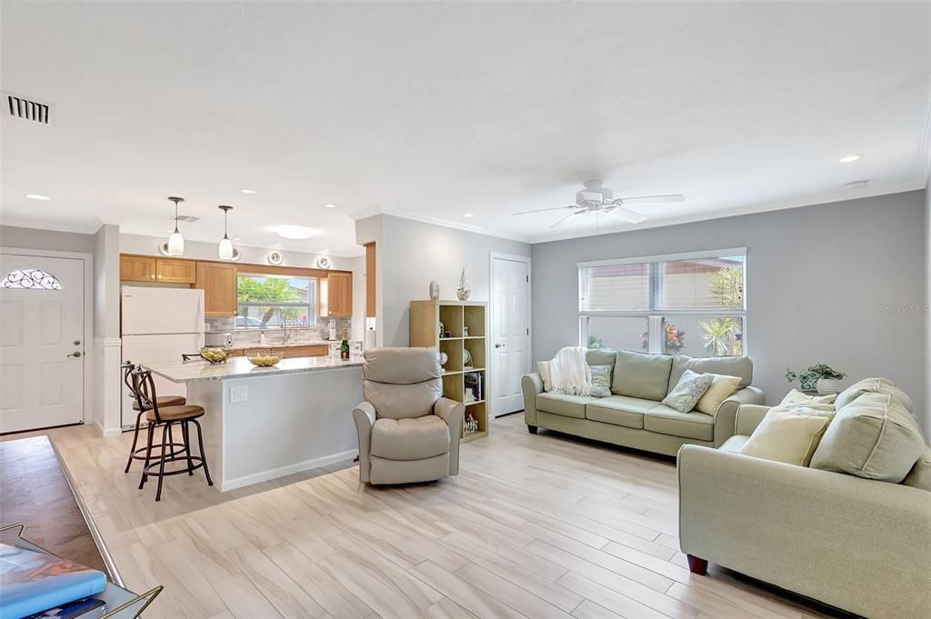 For Sale: $217,000 (2 beds, 2 baths, 1178 Square Feet)