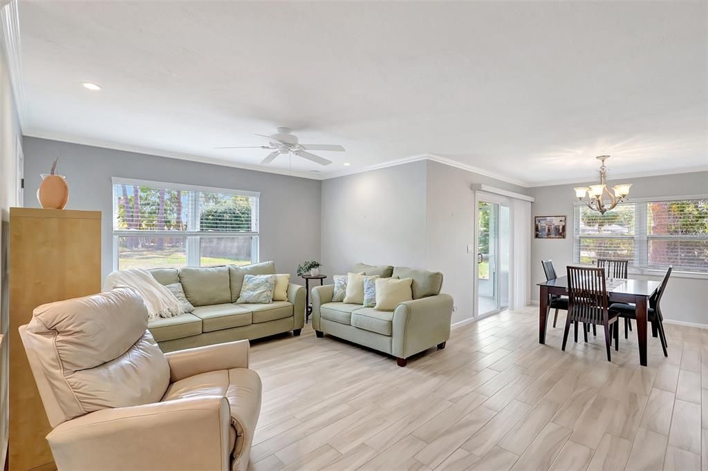 For Sale: $217,000 (2 beds, 2 baths, 1178 Square Feet)