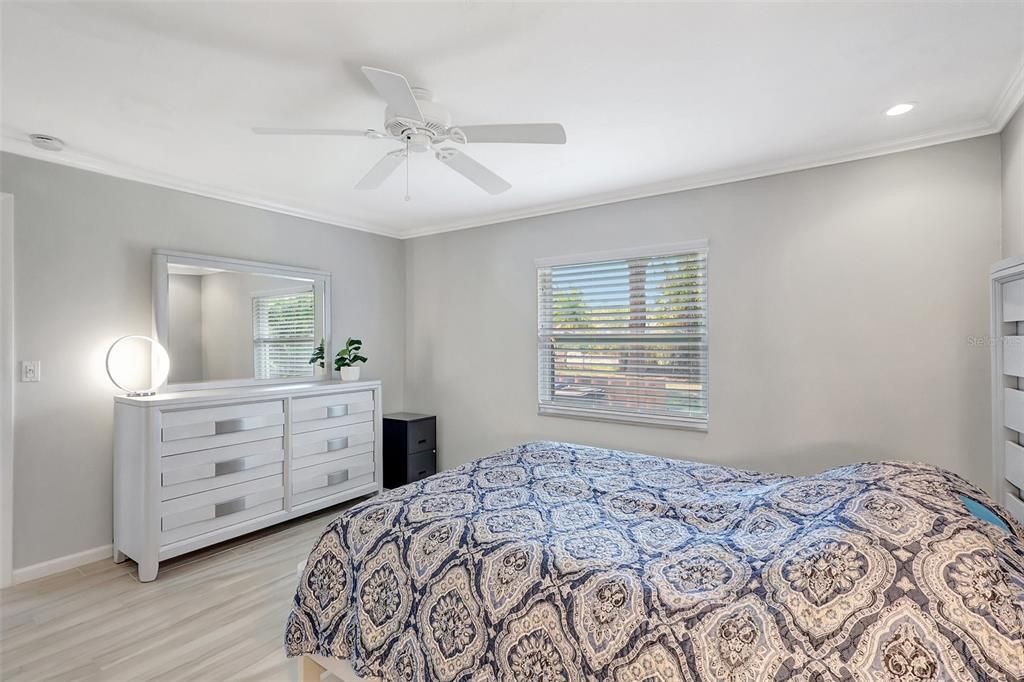 For Sale: $217,000 (2 beds, 2 baths, 1178 Square Feet)