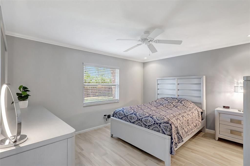 For Sale: $217,000 (2 beds, 2 baths, 1178 Square Feet)