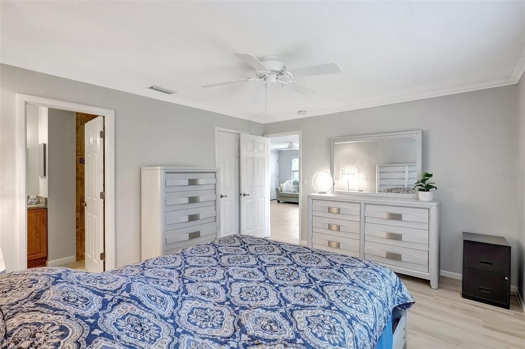 For Sale: $217,000 (2 beds, 2 baths, 1178 Square Feet)