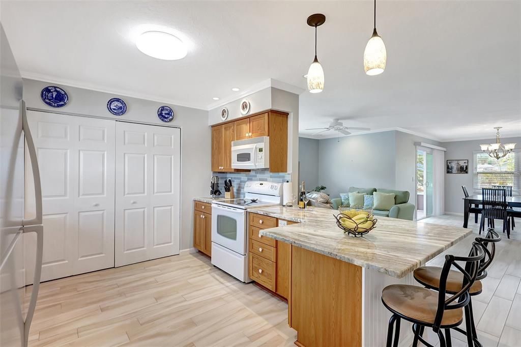 For Sale: $217,000 (2 beds, 2 baths, 1178 Square Feet)