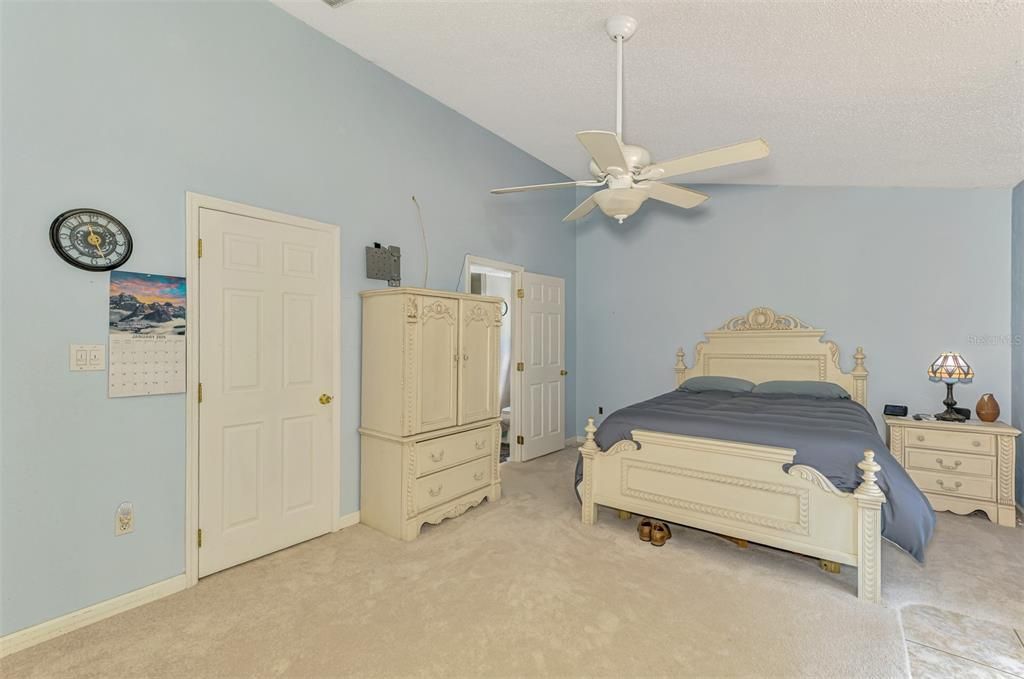 For Sale: $449,700 (3 beds, 2 baths, 1948 Square Feet)