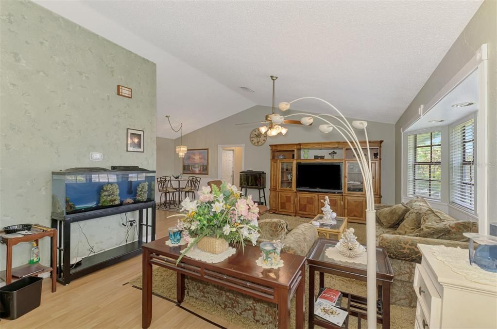 For Sale: $449,700 (3 beds, 2 baths, 1948 Square Feet)